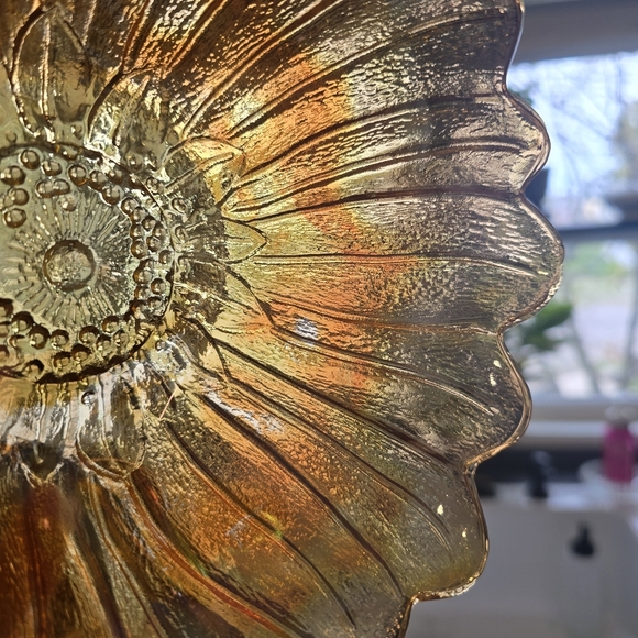 Set of two vintage Indiana Glass "Sunflower" Carnival Glass bowls - Picture 10 of 11